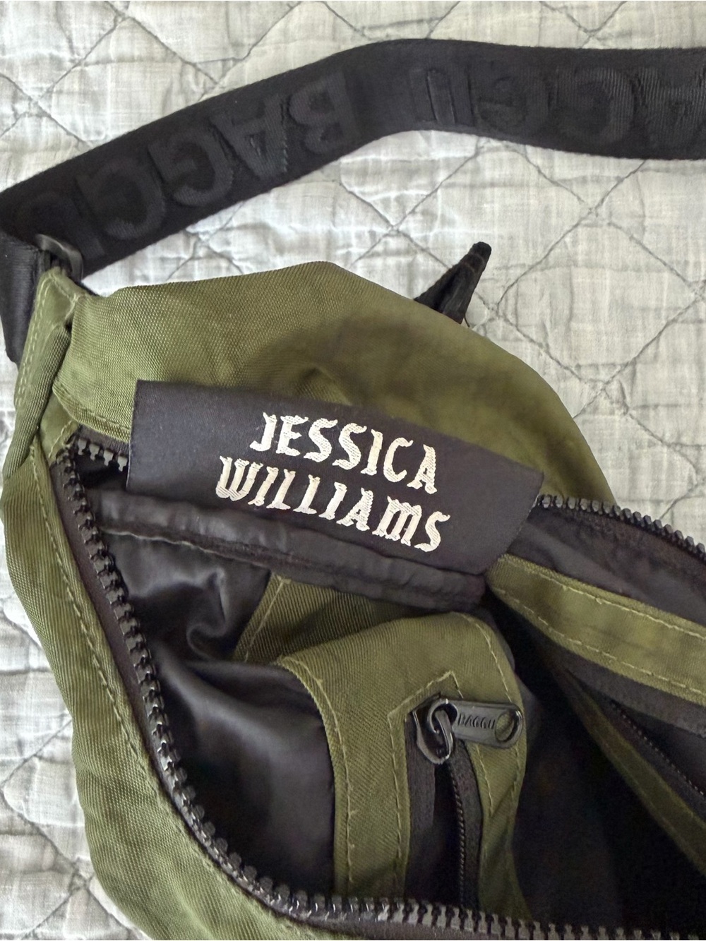 BAGGU x Jessica Williams Crescent Bag - Picture 3 of 5